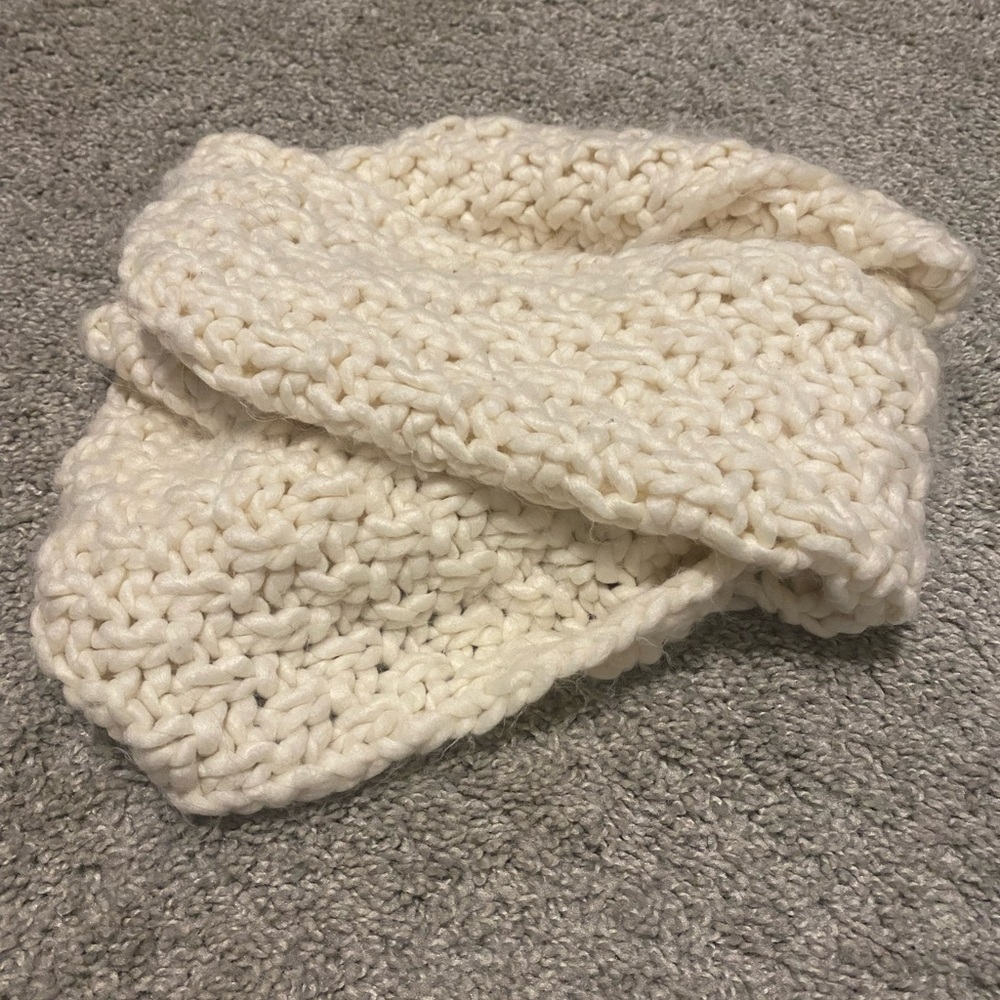 🕺2/$15 Old Navy Soft Knit Scarf